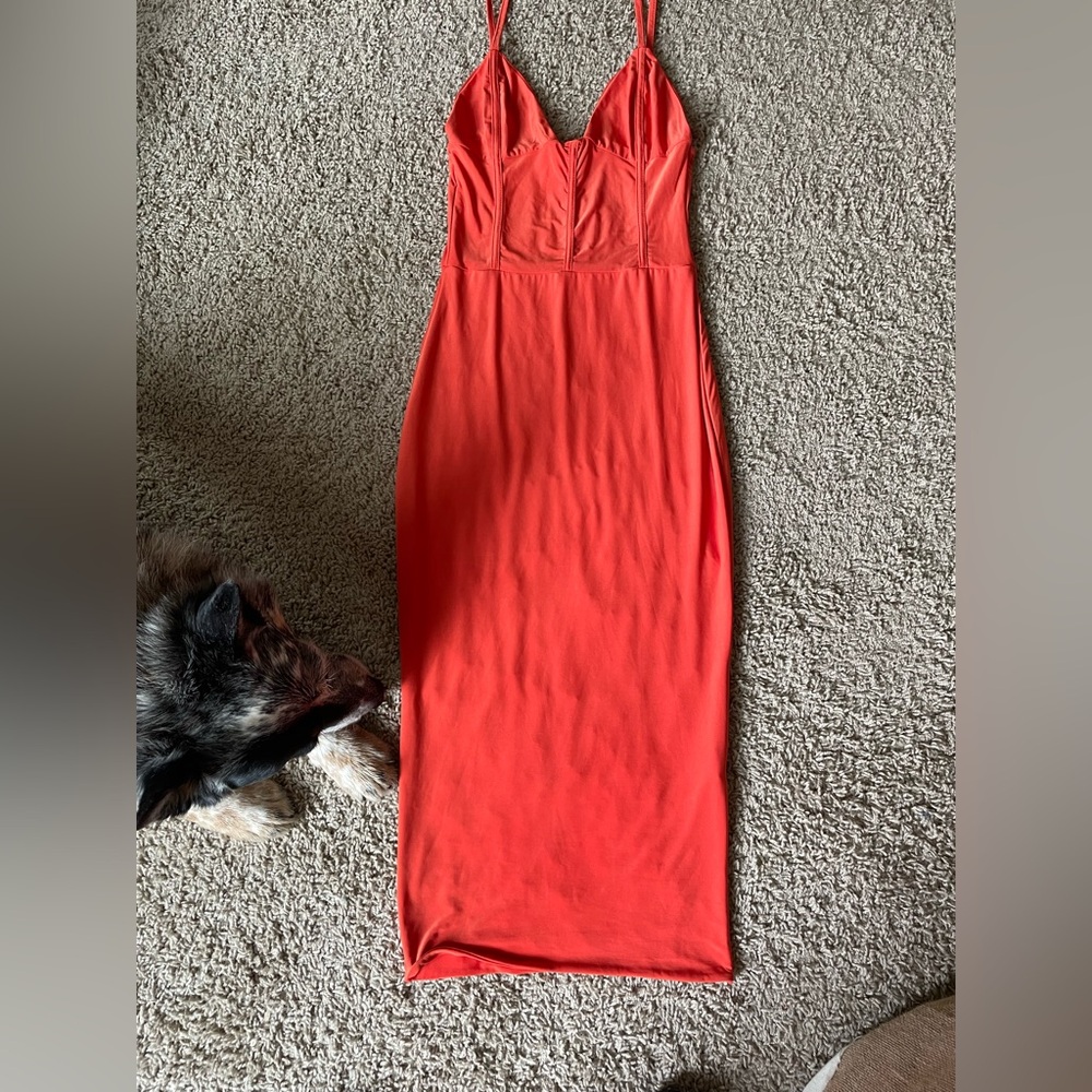 Pretty little thing Woman’s BodyCon Dress in Sz 6 in gently used condition